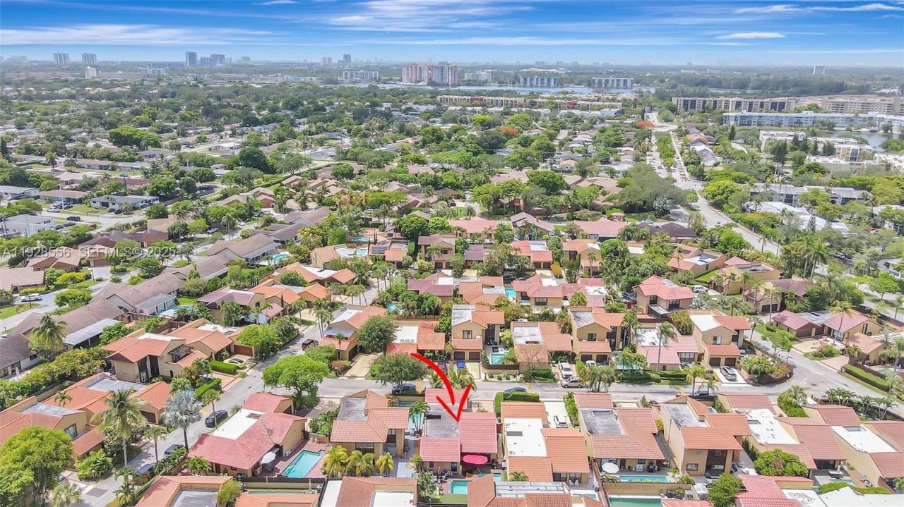 1057 NE 202nd Ln, Miami, FL 33179 Photo