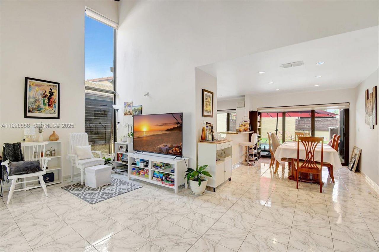 1057 NE 202nd Ln, Miami, FL 33179 Photo