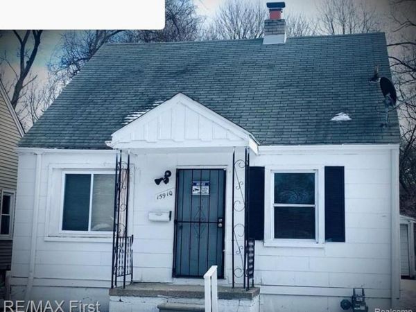 15910 W Parkway Street, Detroit, MI 48223