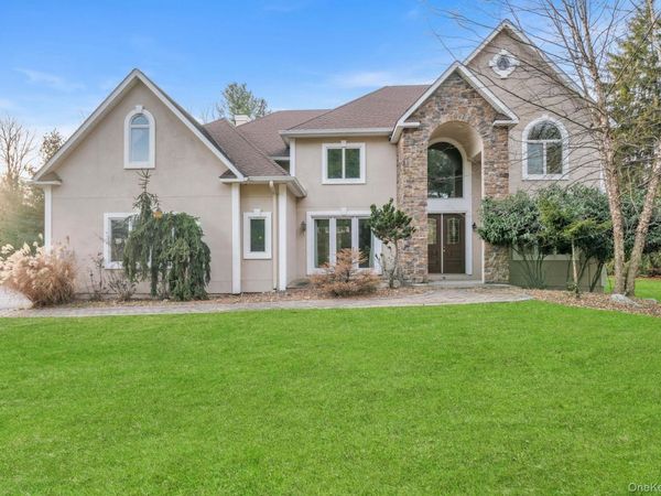 7 Hampton Road, Airmont, NY 10901