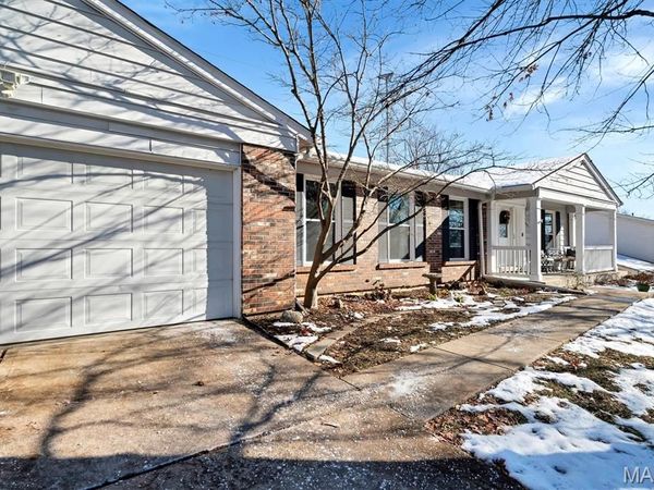 902 Rusticmanor Circle, Ballwin, MO 63011