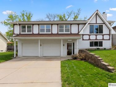 10527 M Street, Omaha, NE 68127