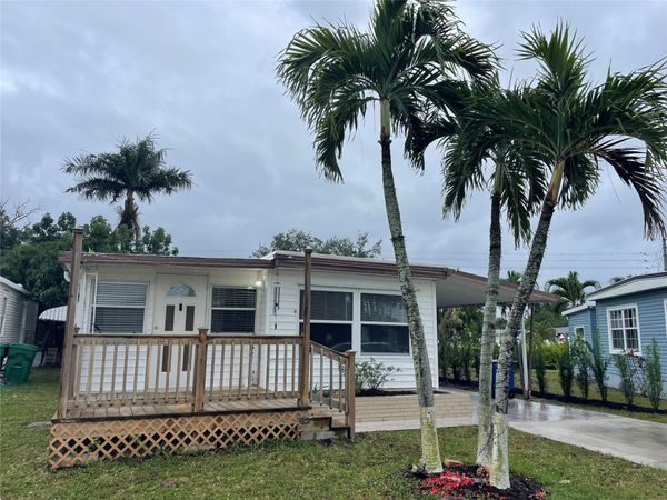 8580 SW 23rd Place, Davie, FL 33324