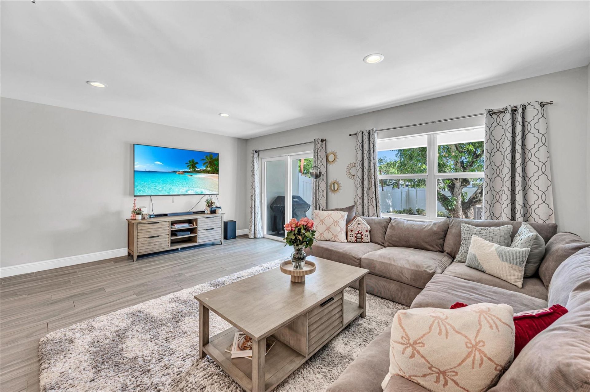 808 NE 15th Avenue, Fort Lauderdale, FL 33304 Photo