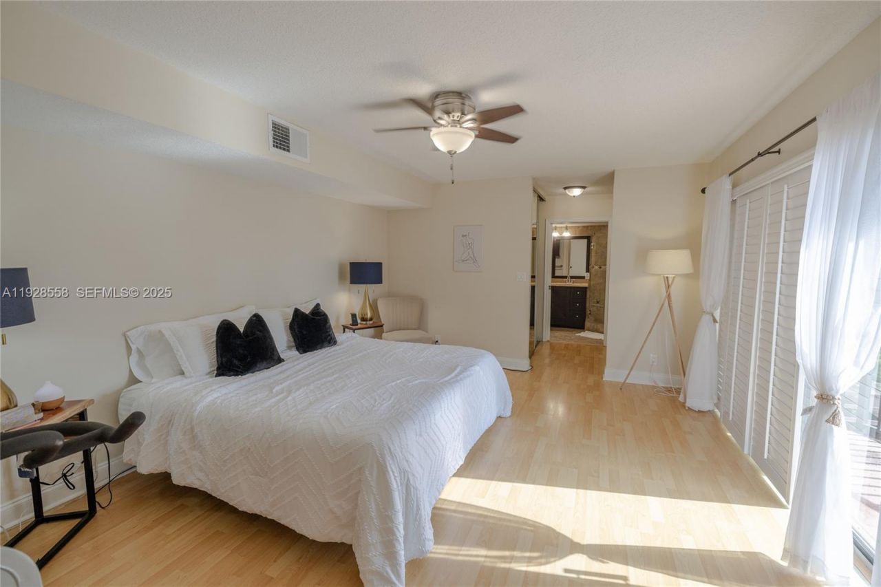 11006 N Harmony Lake Cir, Davie, FL 33324 Photo