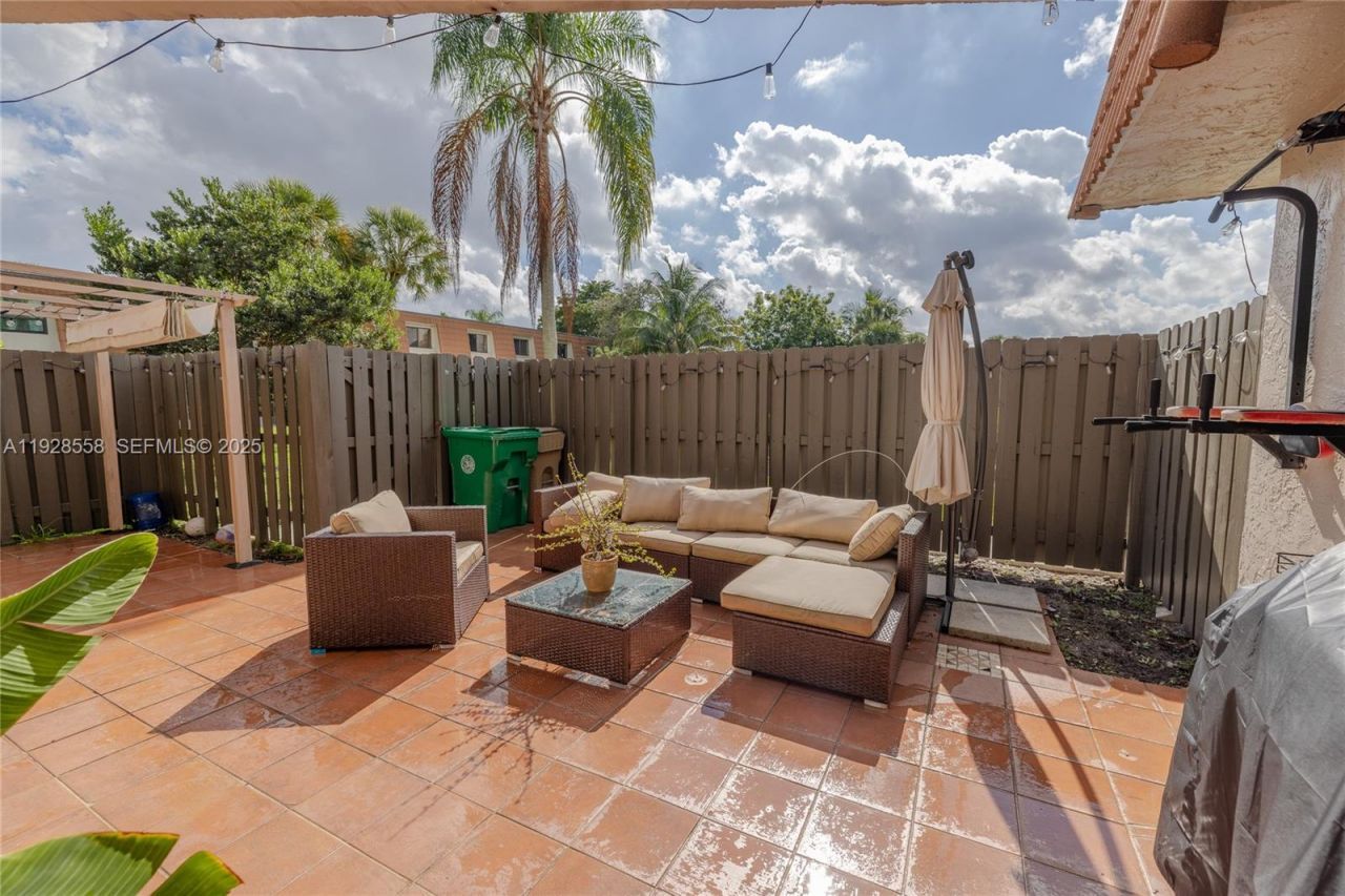 11006 N Harmony Lake Cir, Davie, FL 33324 Photo