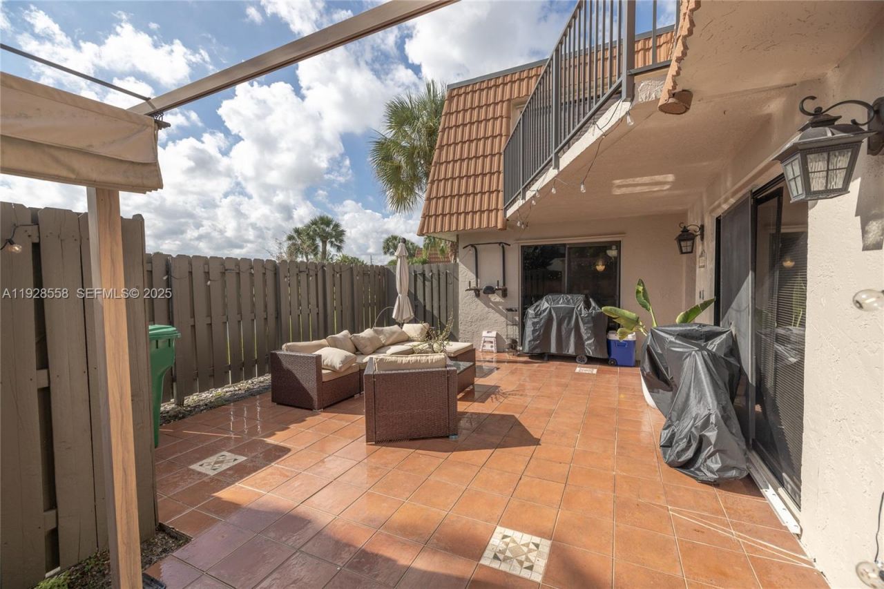 11006 N Harmony Lake Cir, Davie, FL 33324 Photo