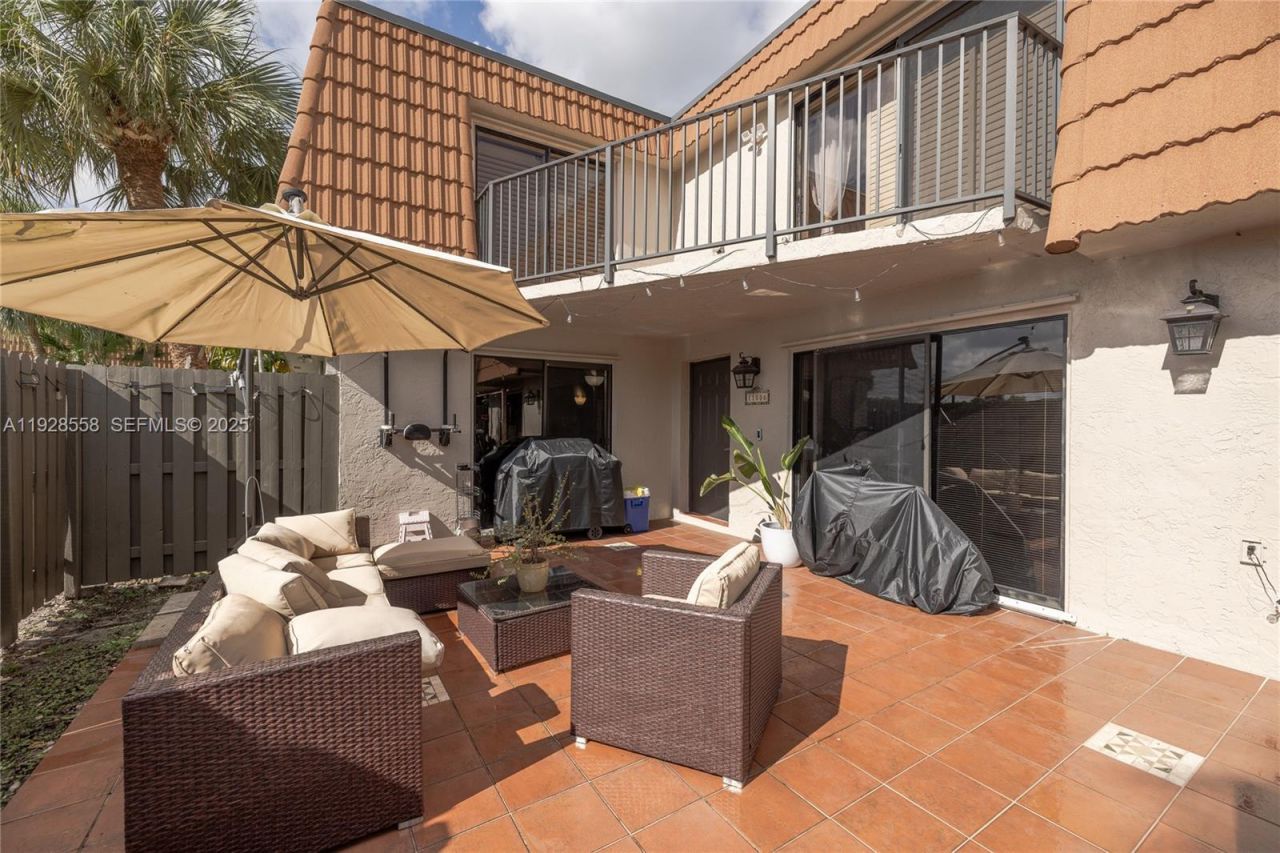 11006 N Harmony Lake Cir, Davie, FL 33324 Photo