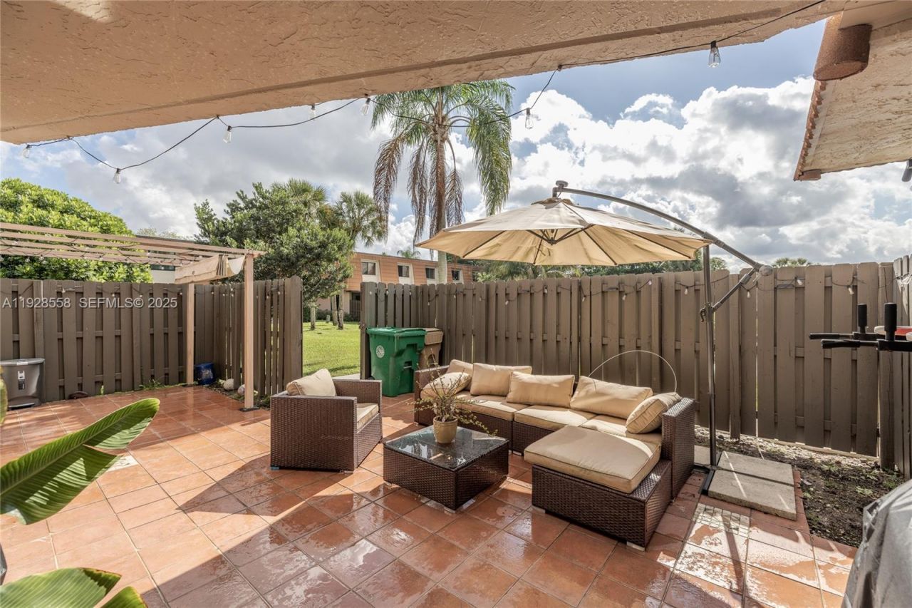 11006 N Harmony Lake Cir, Davie, FL 33324 Photo