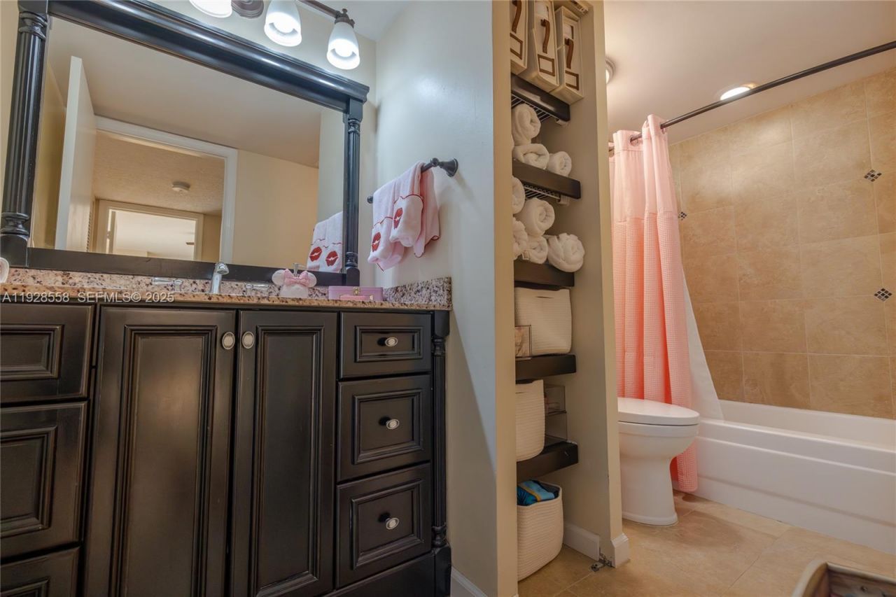 11006 N Harmony Lake Cir, Davie, FL 33324 Photo