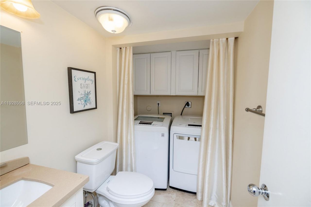 11006 N Harmony Lake Cir, Davie, FL 33324 Photo