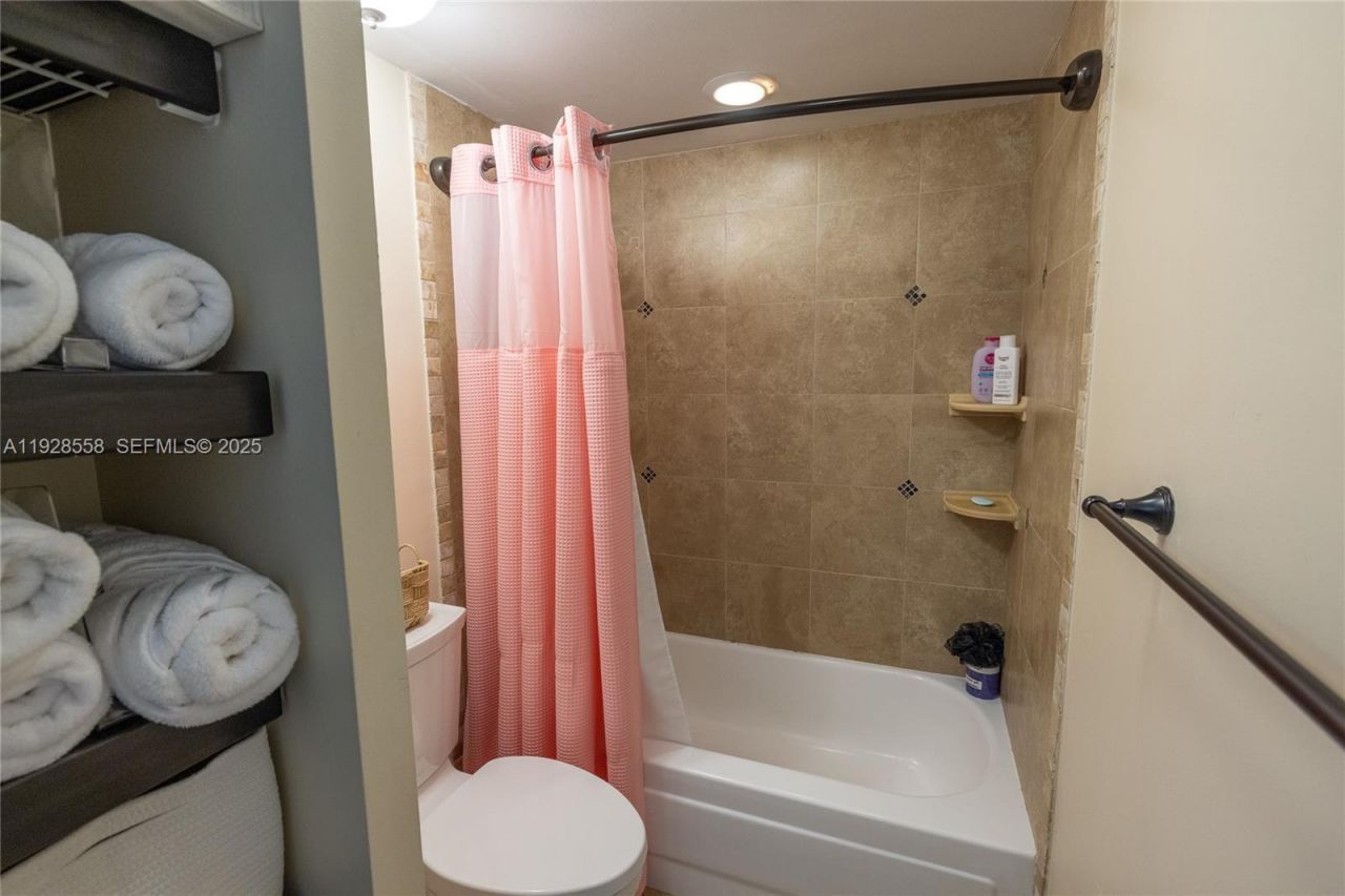 11006 N Harmony Lake Cir, Davie, FL 33324 Photo