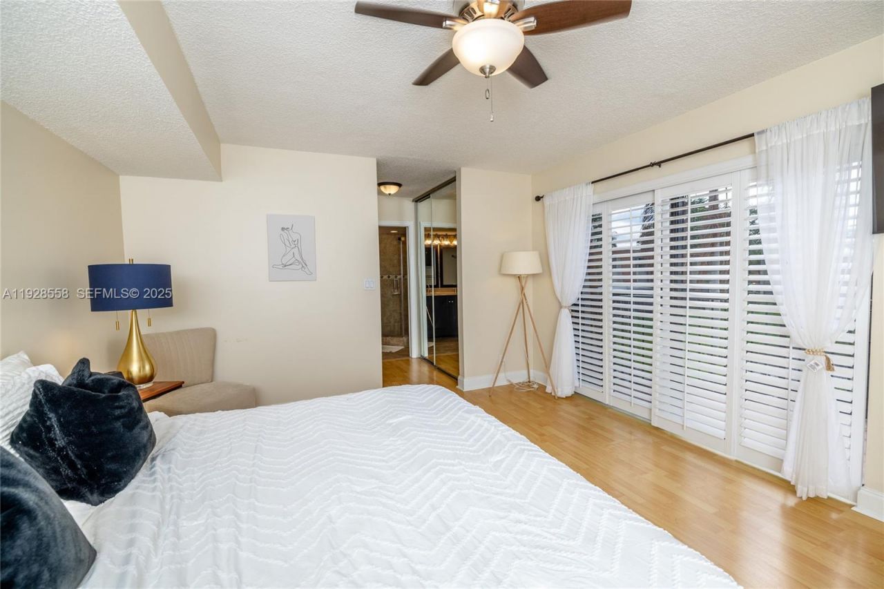 11006 N Harmony Lake Cir, Davie, FL 33324 Photo