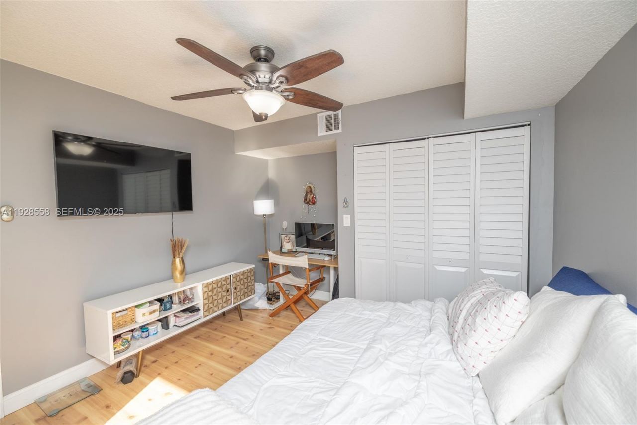 11006 N Harmony Lake Cir, Davie, FL 33324 Photo