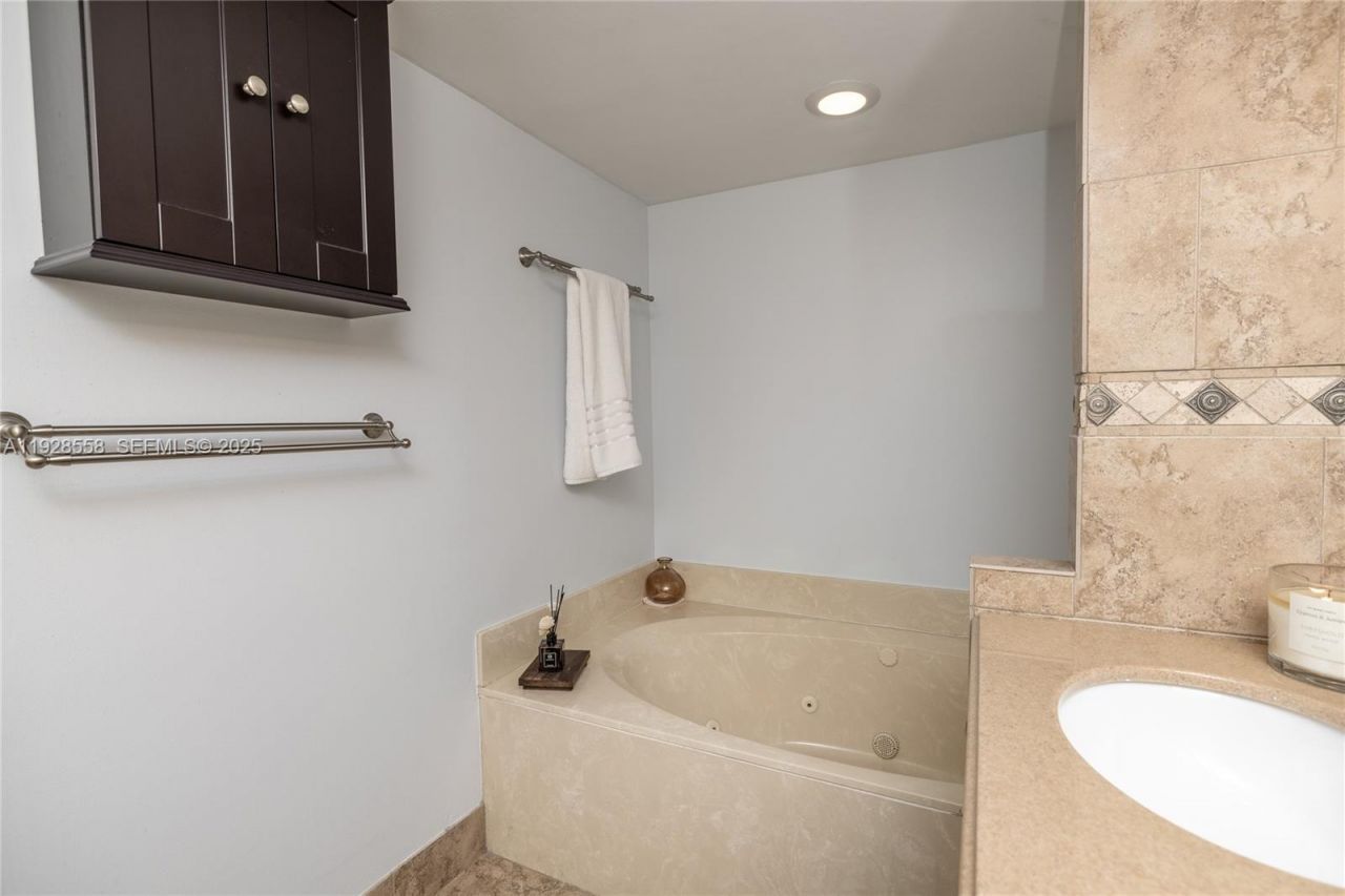 11006 N Harmony Lake Cir, Davie, FL 33324 Photo