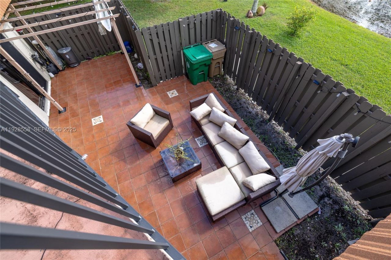 11006 N Harmony Lake Cir, Davie, FL 33324 Photo