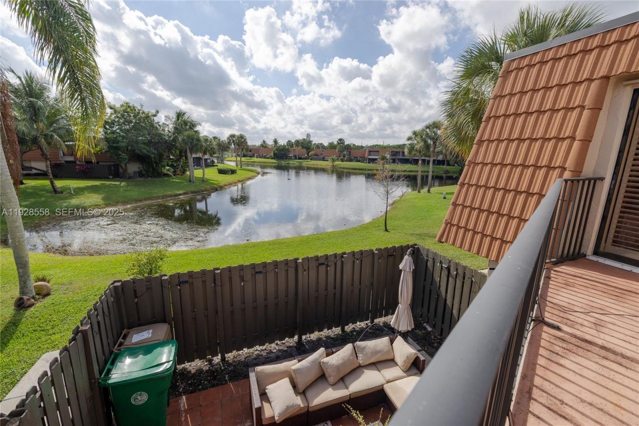 11006 N Harmony Lake Cir, Davie, FL 33324 Photo
