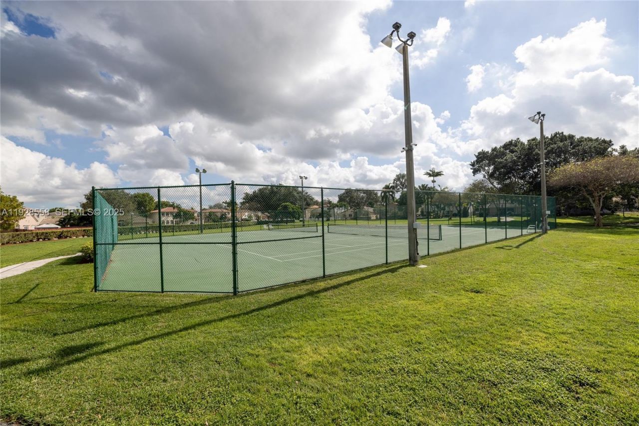 11006 N Harmony Lake Cir, Davie, FL 33324 Photo