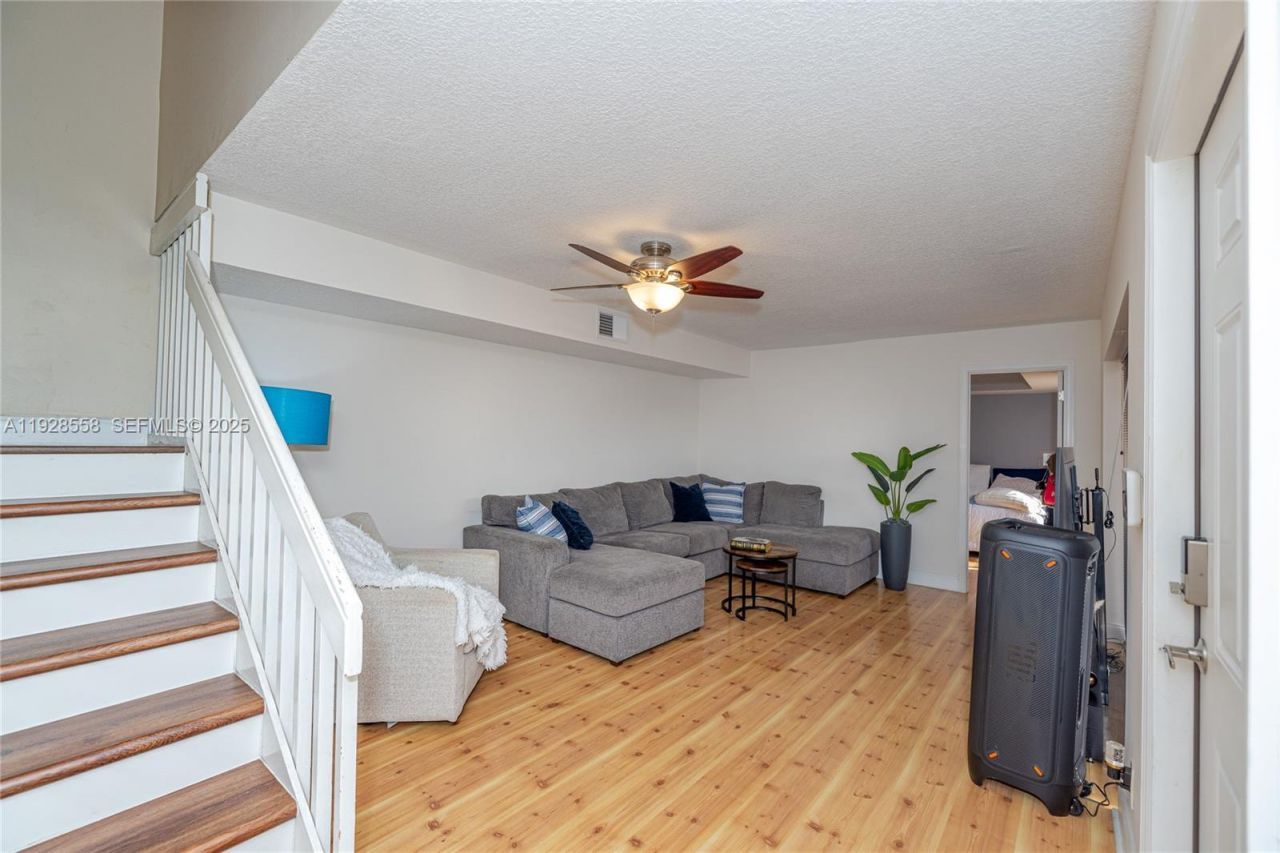 11006 N Harmony Lake Cir, Davie, FL 33324 Photo