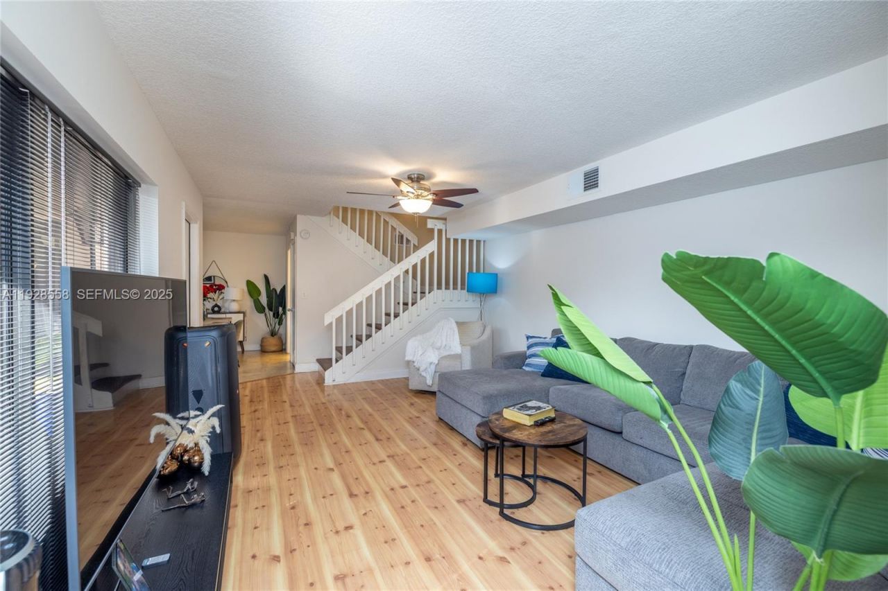 11006 N Harmony Lake Cir, Davie, FL 33324 Photo