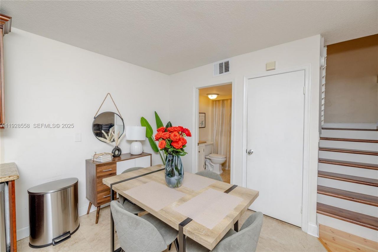 11006 N Harmony Lake Cir, Davie, FL 33324 Photo