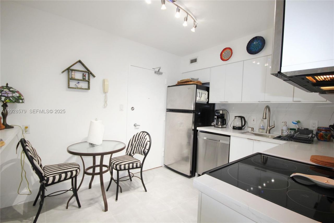 Please Call For Address, Unit 408, Miami Beach, FL 33140 Photo