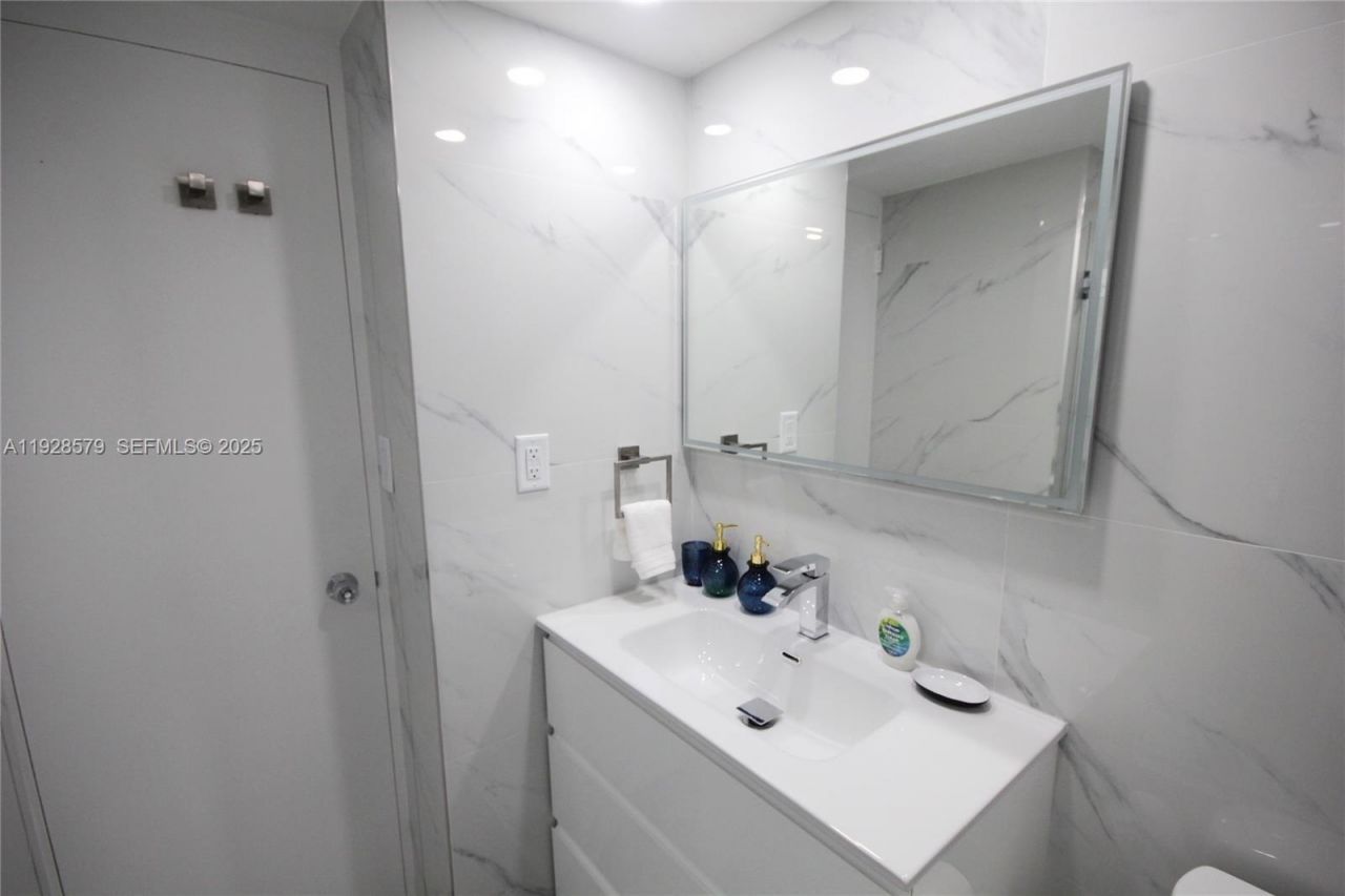 Please Call For Address, Unit 408, Miami Beach, FL 33140 Photo