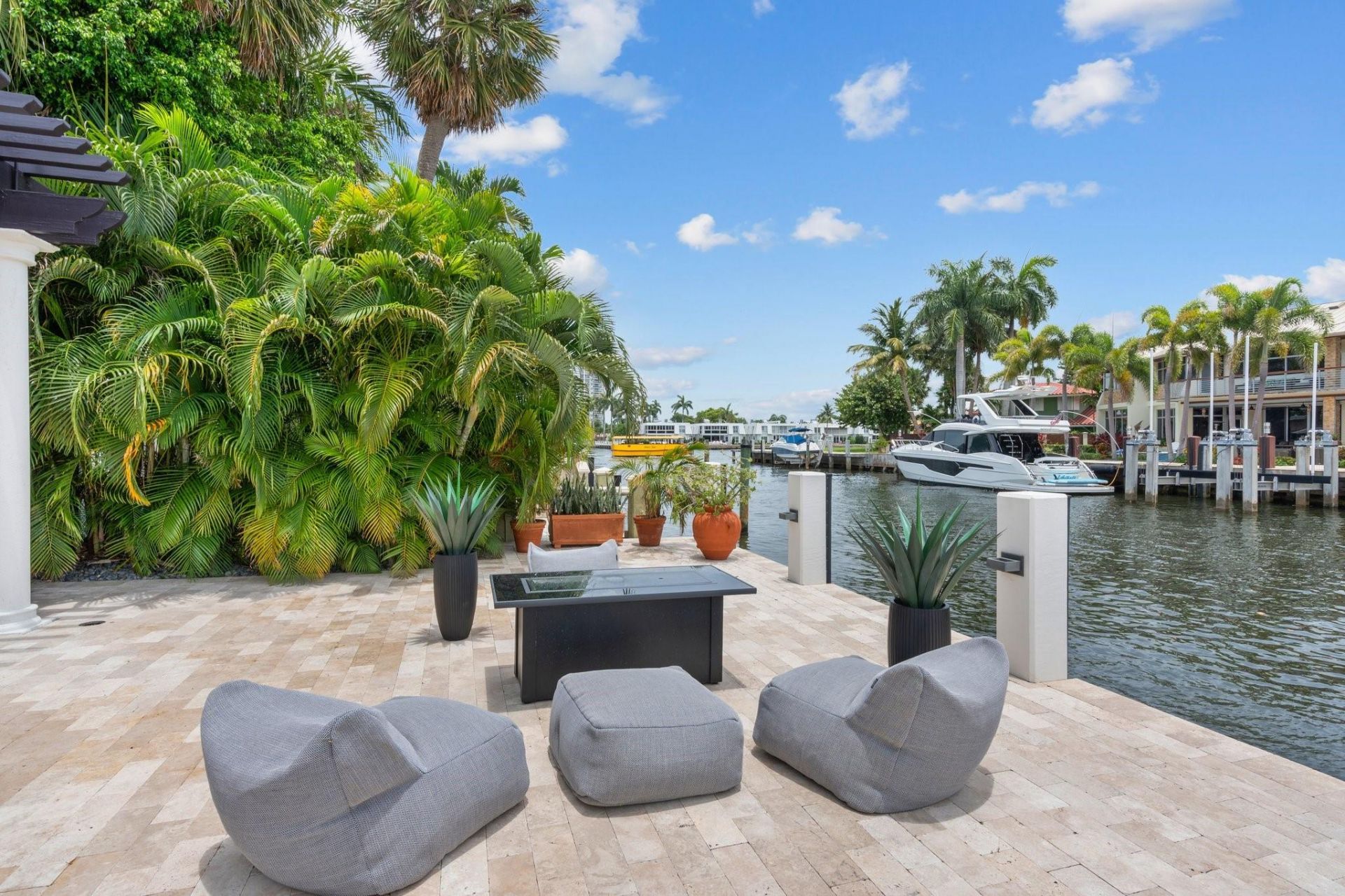 2890 NE 27th St, Fort Lauderdale, FL 33306 Photo