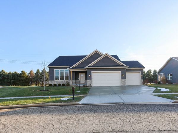 41 Brookstone Circle, Bloomington, IL 61704