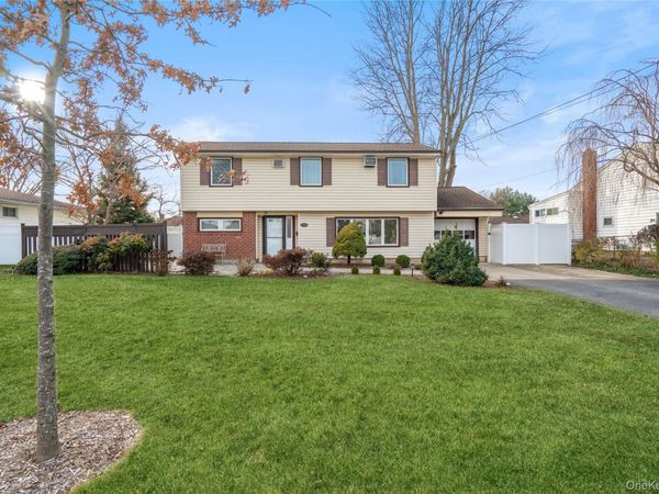 246 W 10th Street, Deer Park, NY 11729