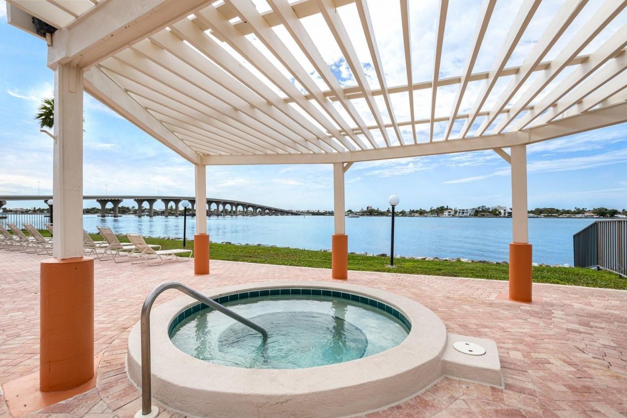 6279 Sun Boulevard, Unit 503, Saint Petersburg, FL 33715 Photo