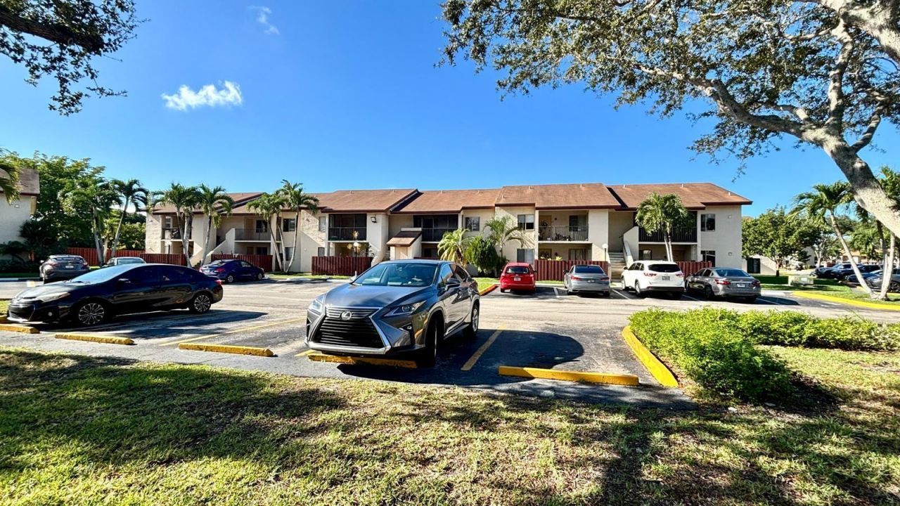 7931 Southgate Boulevard, Unit E8, North Lauderdale, FL 33068 Main Photo