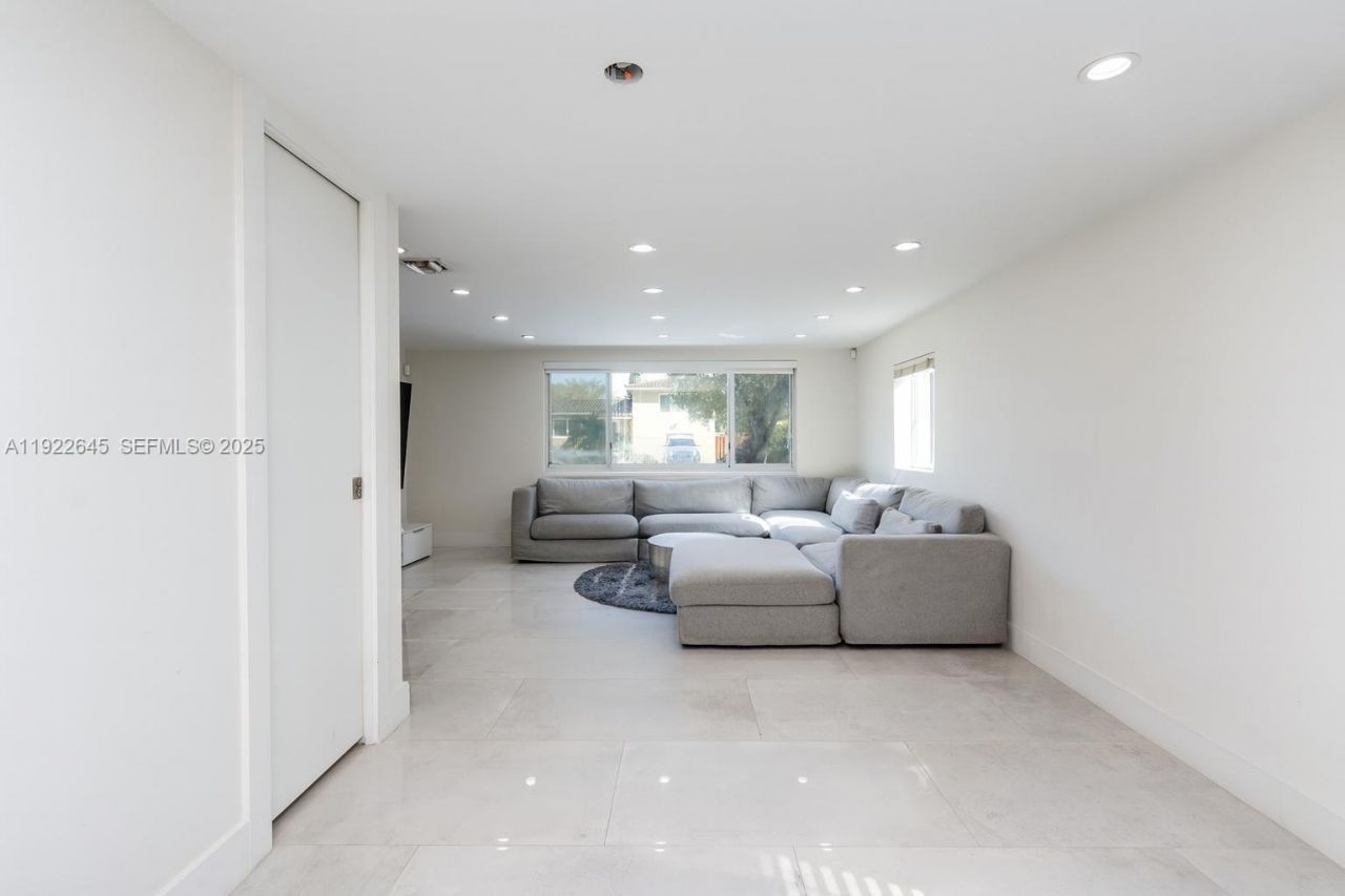 12300 NE Miami Ct, North Miami, FL 33161 Photo