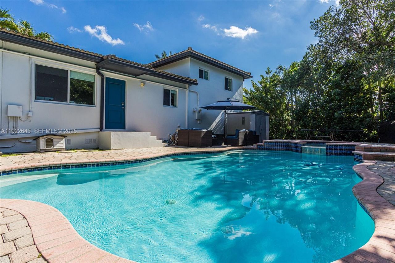 12300 NE Miami Ct, North Miami, FL 33161 Photo