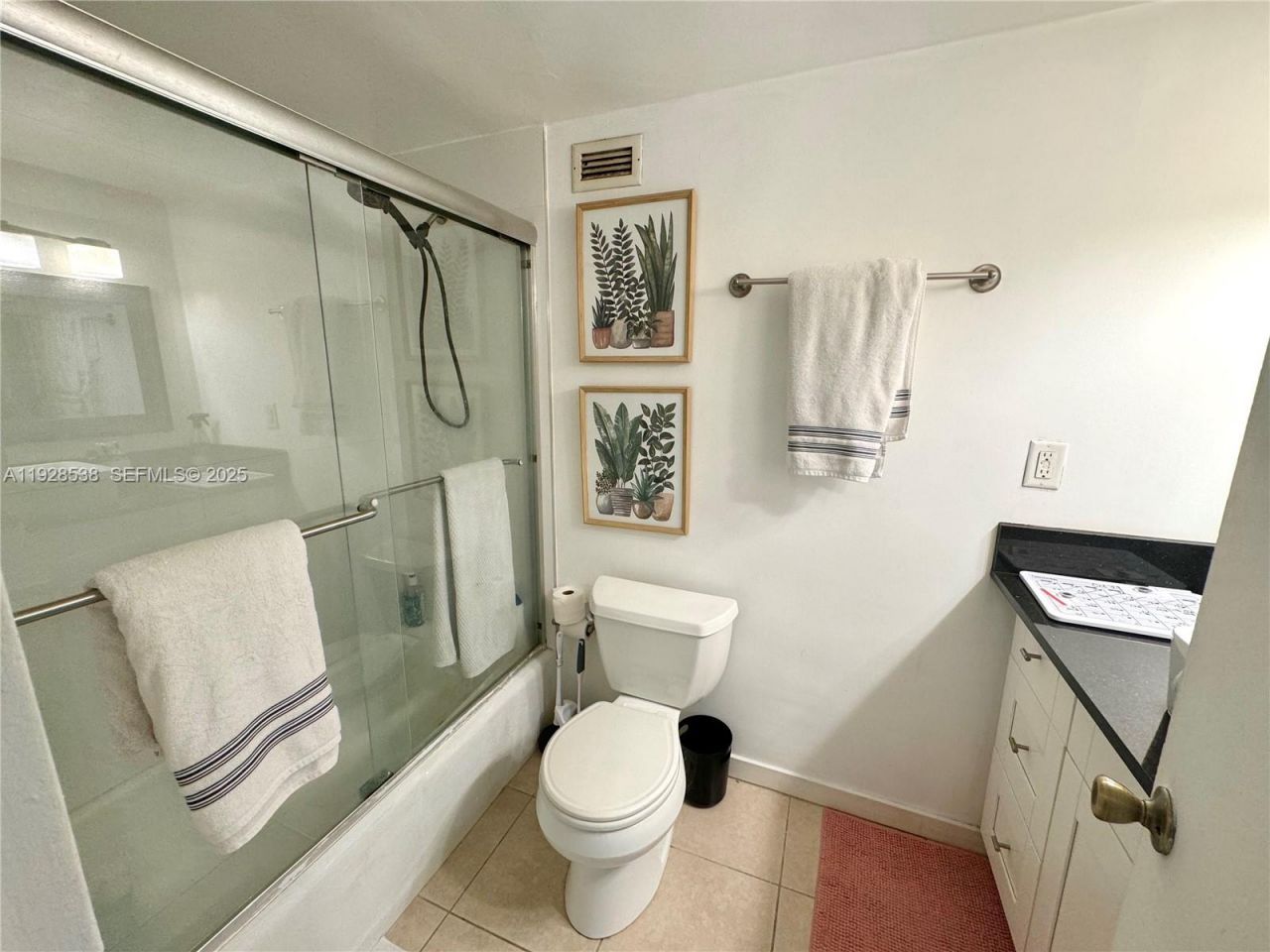 2899 Collins Ave, Unit 1004, Miami Beach, FL 33140 Photo