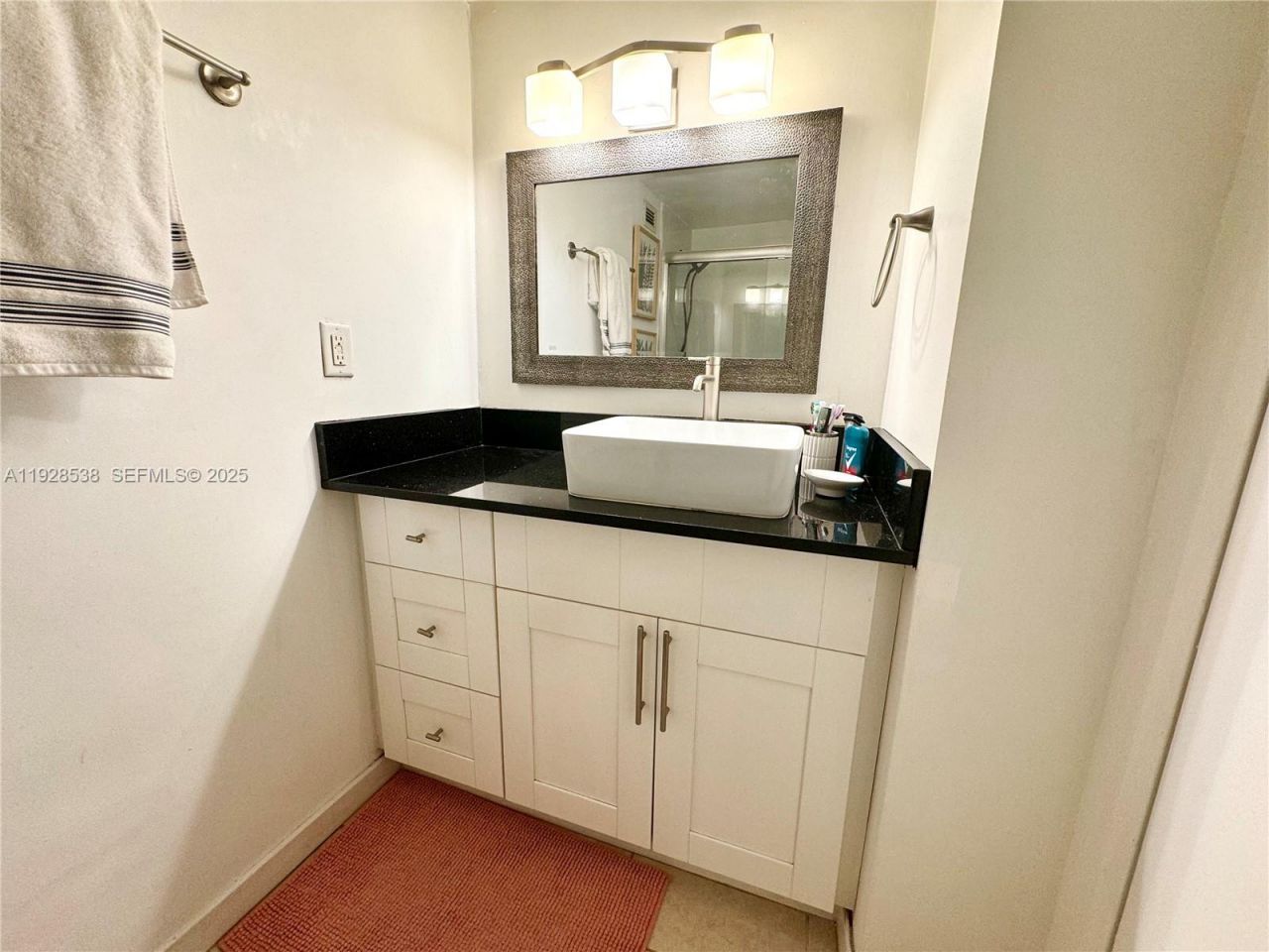 2899 Collins Ave, Unit 1004, Miami Beach, FL 33140 Photo