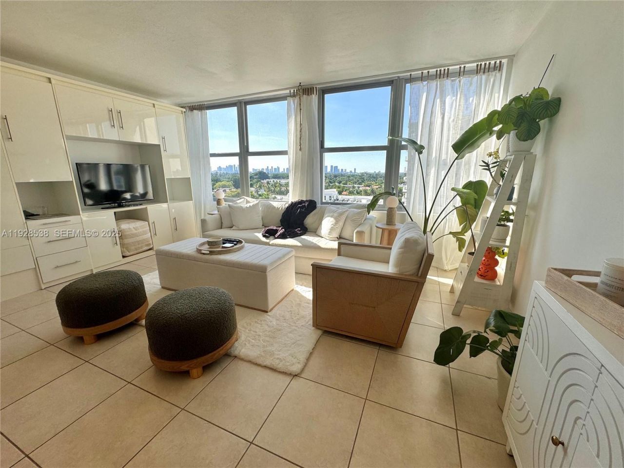 2899 Collins Ave, Unit 1004, Miami Beach, FL 33140 Photo