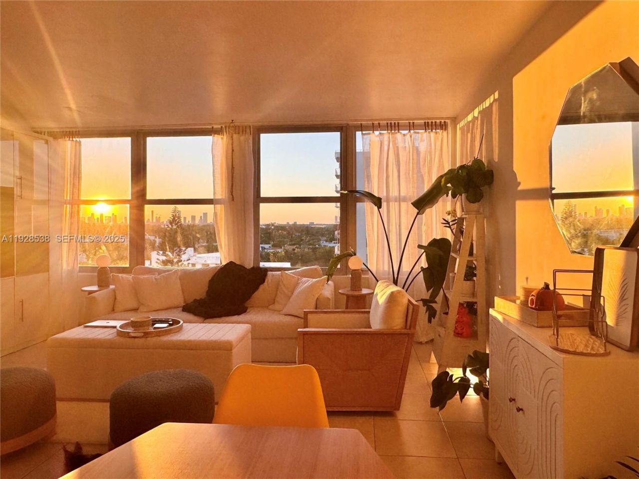 2899 Collins Ave, Unit 1004, Miami Beach, FL 33140 Photo