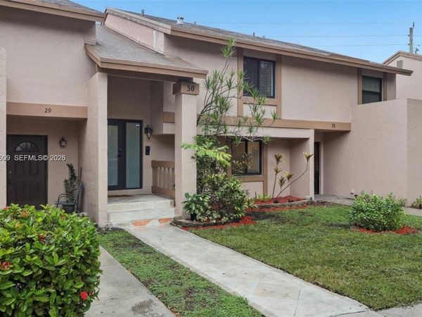 30 Chestnut Cir, Cooper City, FL 33026