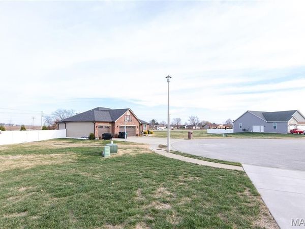 1151 Illiniwek Drive, Mascoutah, IL 62258