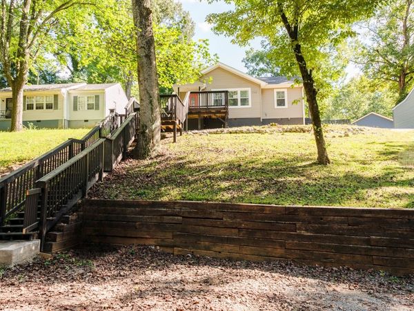 712 Woodlawn Dr, Clarksville, TN 37040