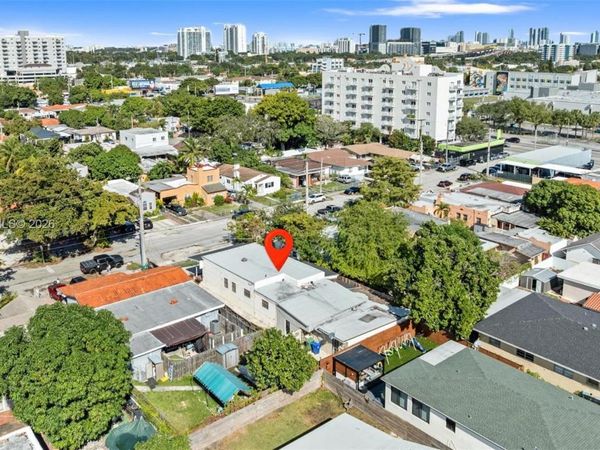 2262 NW 4th St, Miami, FL 33125