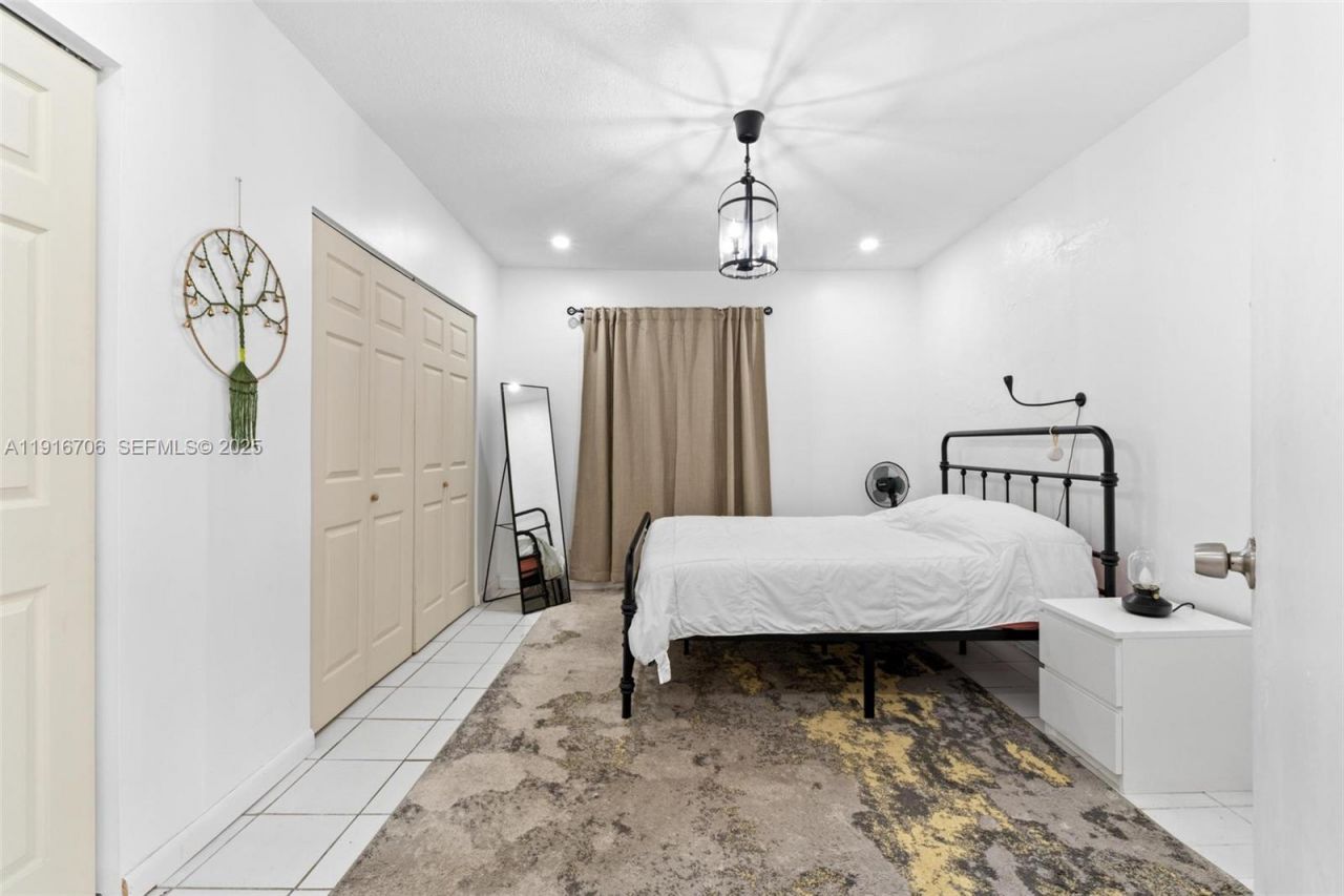 2262 NW 4th St, Miami, FL 33125 Photo