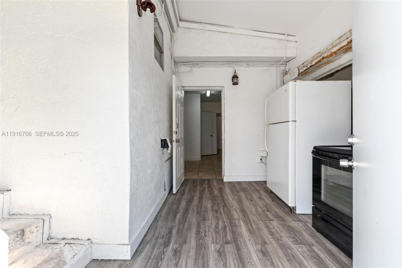 2262 NW 4th St, Miami, FL 33125 Photo