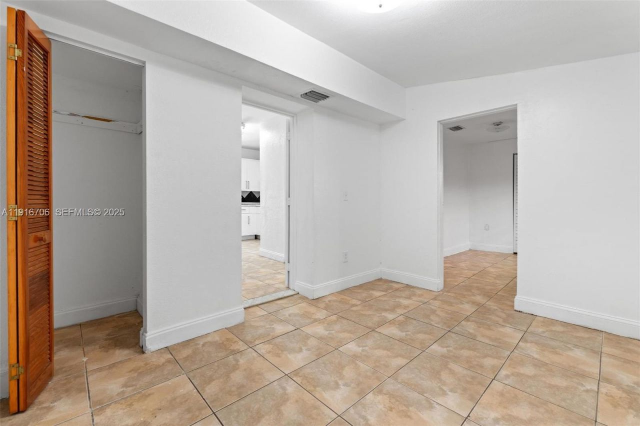 2262 NW 4th St, Miami, FL 33125 Photo