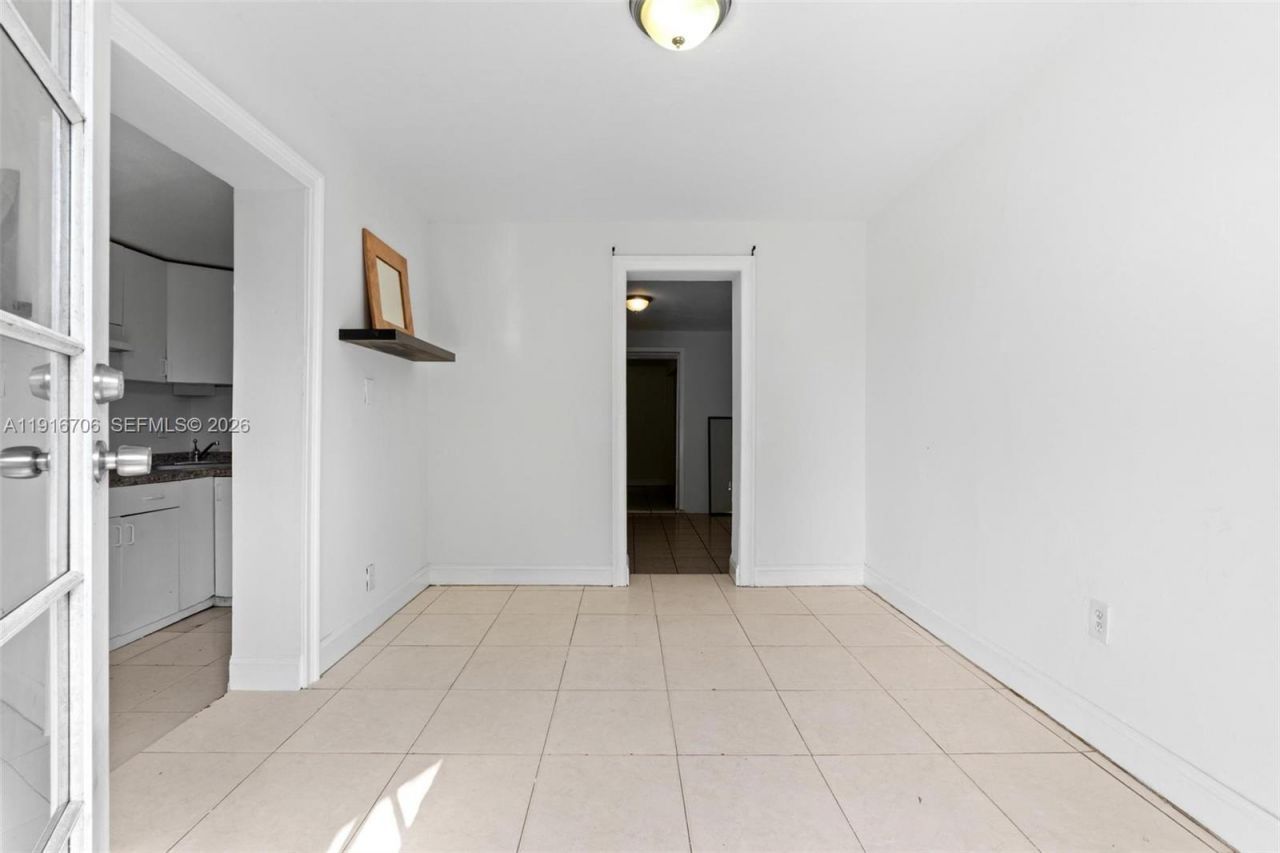 2262 NW 4th St, Miami, FL 33125 Photo
