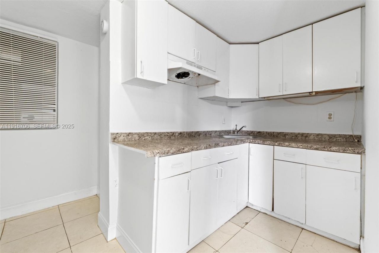 2262 NW 4th St, Miami, FL 33125 Photo