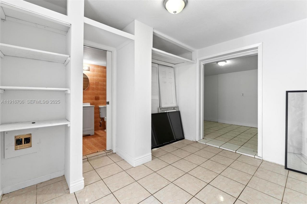 2262 NW 4th St, Miami, FL 33125 Photo