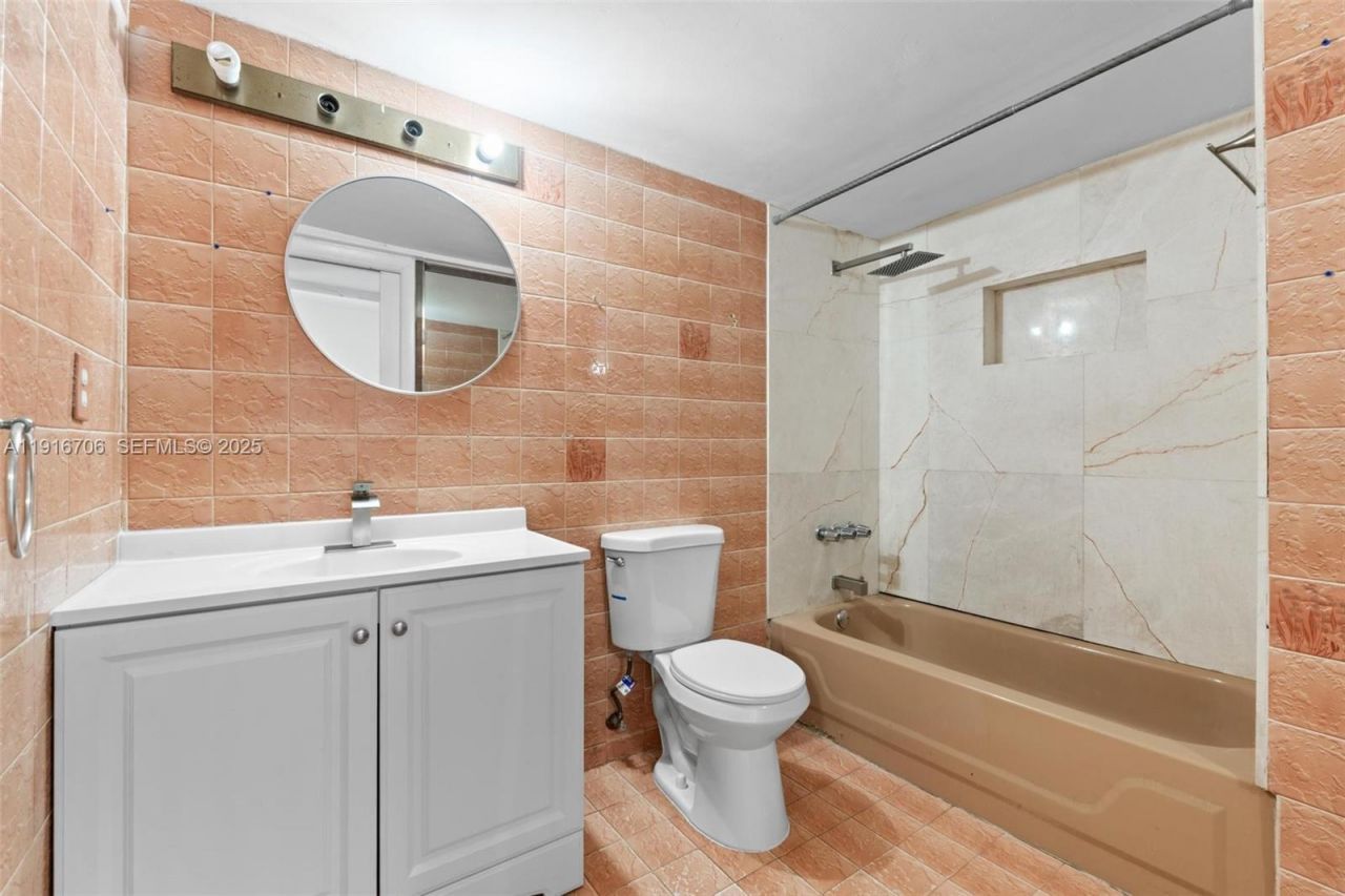 2262 NW 4th St, Miami, FL 33125 Photo