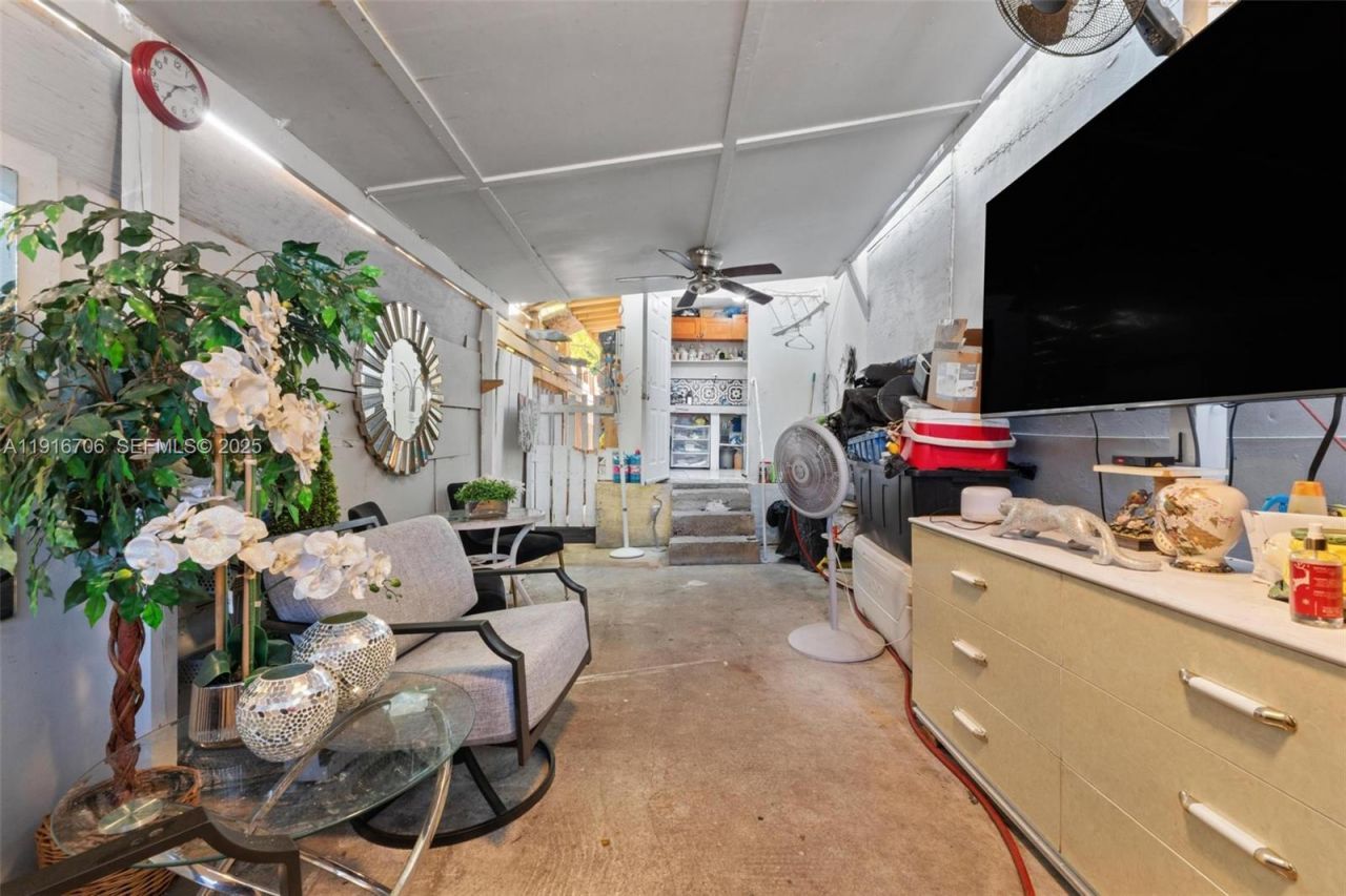 2262 NW 4th St, Miami, FL 33125 Photo